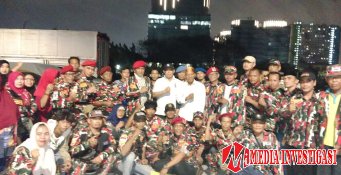 
					Foto bersama Laskar Merah Putih Jakarta. (dok.LMP)