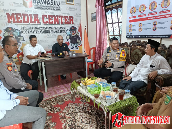 
					Optimalkan Koordinasi dan Komunikasi dengan Panwascam, Kapolsek Gas cooffe morning di kantor Panwascam