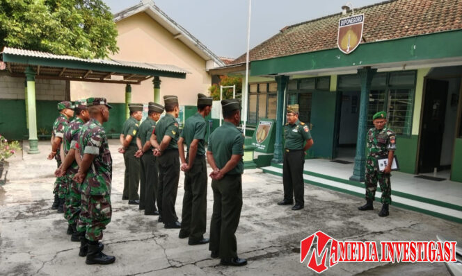 
					Danramil Karangmalang ketika pimpin apel pagi di Makoramil. (dok.istimewa)