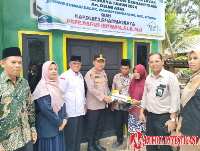 
					Kapolres Dharmasraya Serahkan Kunci Bedah Rumah Baznas: Kolaborasi Zakat untuk Masyarakat