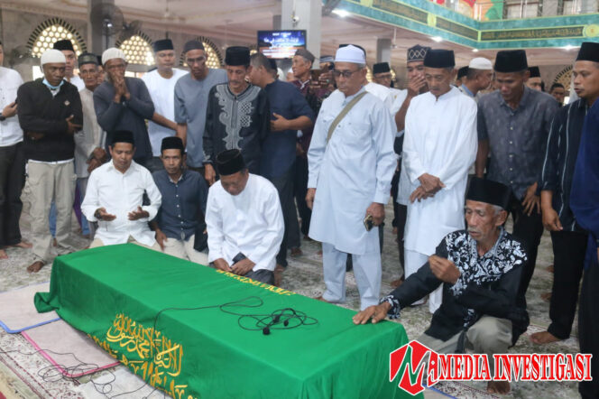 
					Kedatangan Jenazah Ketua Baznas Inhil ke Tembilahan Disambut Ratusan Masyarakat