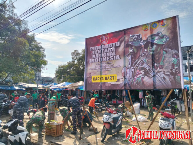 
					Sambut HUT TNI ke-79, Kodim 0314 Inhil Gotong Royong Bersihkan Sampah