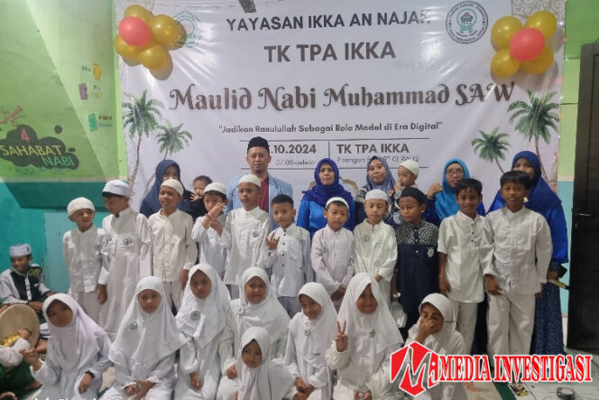 
					Foto bersama santriwan dan santriwati TKA-TPA IKKA bersama kepala sekolah dan guru. (dok. Mediainvestigasi/Shendy)