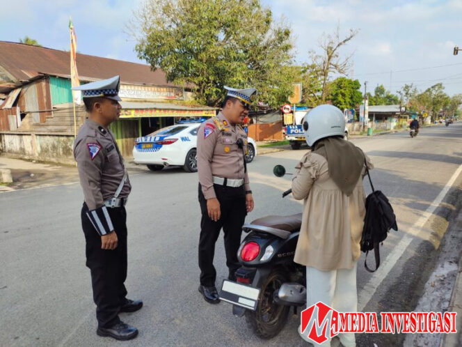 
					Kasat Lantas Polres Inhu Turun Langsung, Berikan Imbauan Operasi Zebra 2024