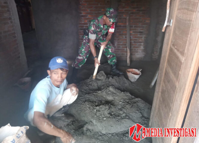 
					Babinsa Gotong Royong Renovasi Rumah Warga, Tunjukkan Kepedulian TNI