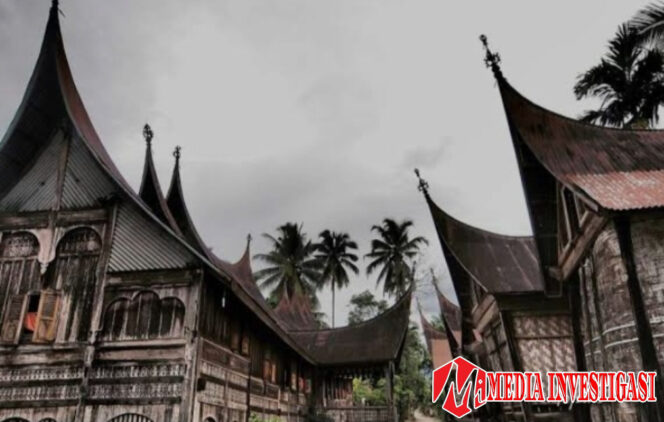 
					Rumah Gadang yang Sunyi : Dharmasraya di Bawah Kepemimpinan Perempuan dan Dinamika Politik Usai Pilkada 2024
