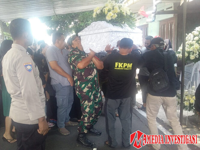 
					Turut Berduka Cita Kehilangan Warganya, Babinsa Kemlayan Takziah