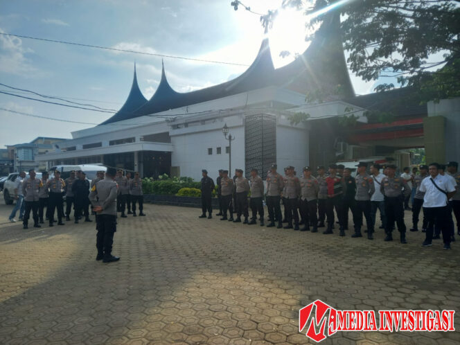 
					Puluhan Personel Polres Dharmasraya Kawal Ketat Debat Publik Pilkada 2024: Wujudkan Pemilu Aman dan Damai