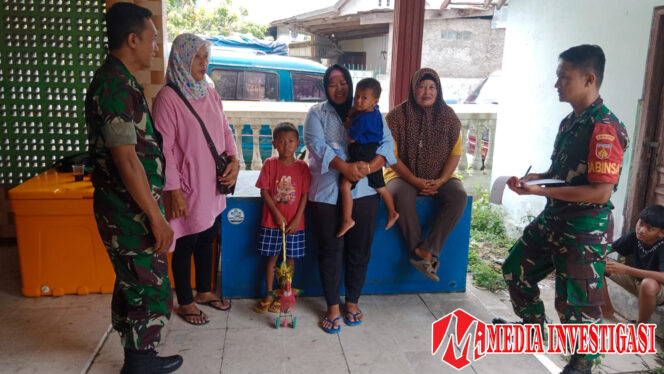 
					Babinsa Bekerjasama dengan Kader Posyandu dalam Pendataan Stunting