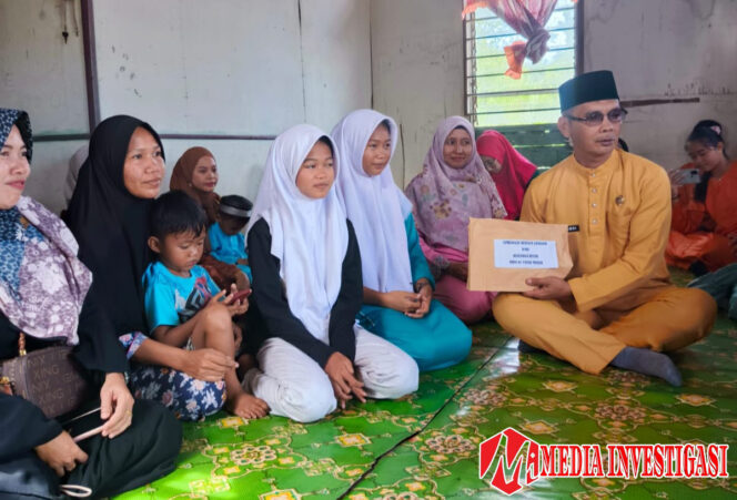 
					Peduli Bencana Longsor SMPN 0I Tanah Merah Serahkan Bantuan