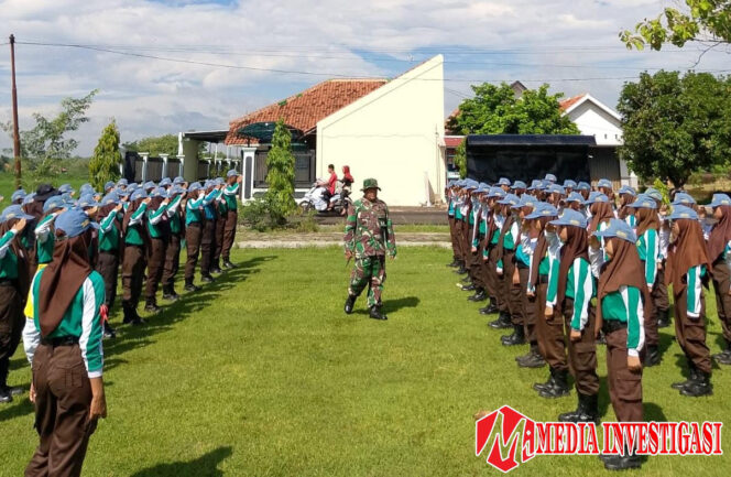 
					Babinsa Latih Baris Berbaris 170 Siswa Ketarunaan SMKN Miri 