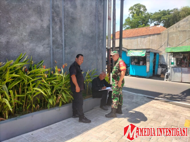 
					Inilah Selipan Pesan Babinsa Jayengan Kepada Security Hotel, Tetap Jaga Keamanan dan Ketertiban