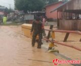 Dengan Sigap , Personel Kodim 0314/Inhil Bantu Korban Banjir di Desa Batu Ampar