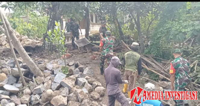 
					Babinsa dan Warga Gotong Royong Bangun Talud, Antisipasi Cuaca Ekstrim