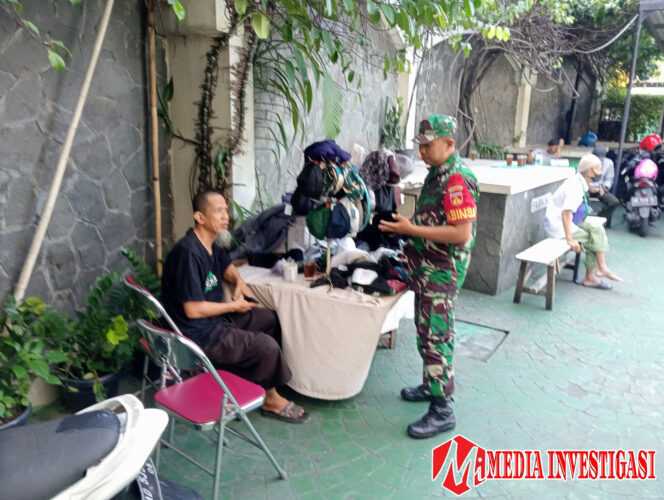 
					Penjual Peci Jadi Sasaran Komsosnya Babinsa Jayengan