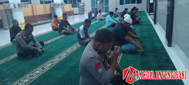 
					Kapolsek Sitiung I Koto Agung dan Bhabinkamtibmas Sholat Subuh Berjamaah, Wujudkan Polri Dekat dengan Masyarakat