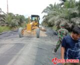 Pra TMMD ke-123, Personel Kodim 0314/Inhil Bahu Membahu Bangun Jalan Poros Mumpa – Karya Tunas Jaya