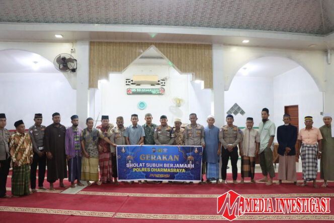 
					Personel Polres Dharmasraya Gelar Subuh Berjamaah, Dekatkan Diri dengan Masyarakat dan Tingkatkan Kesadaran Keselamatan