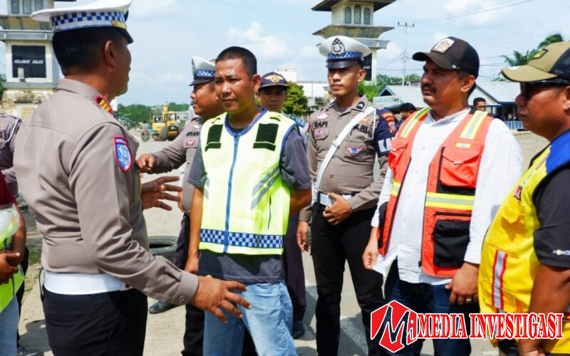 Kasatlantas Polres Dharmasraya Gandeng BPJN Sumbar Cek Jalan Berlubang di Pulau Punjung, Warga Keluhkan Sering Pecah Ban