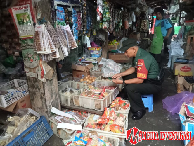 
					Susur Pasar Tradisional Babinsa Ingin Mengetahui Harga Sembako