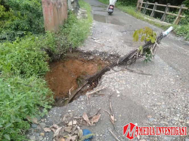 
					Jalan Kabupaten Blok B Sungai Duo – Pulai Sitiung Amblas, Warga Keluhkan Akses Vital Terhambat