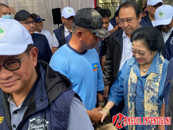 
					Dansat Kopaska Armada I ketika menyambut Presiden ke 5 Megawati Soekarnoputri bersama Gubernur DKI Jakarta. (Dok. Shendy Marwan)