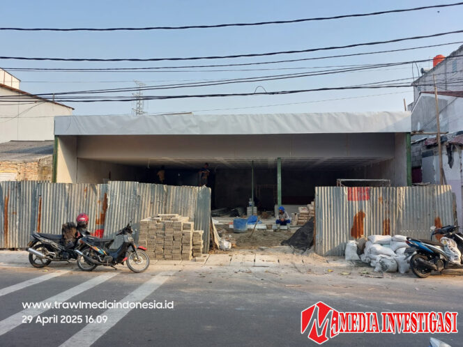 
					Bangunan supermarket di Rawa Badak Selatan di duga bodong 