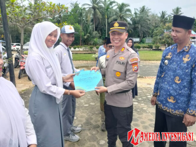
					Kapolsek Kempas Bersama Forkopimcam Hadiri Upacara Hardiknas dan Tanam 100 Bibit Pohon.
