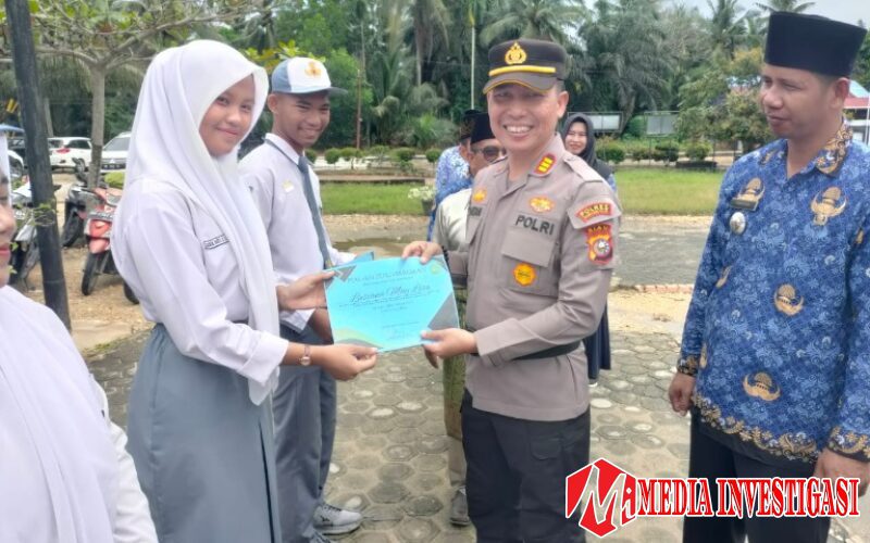 Kapolsek Kempas Bersama Forkopimcam Hadiri Upacara Hardiknas dan Tanam 100 Bibit Pohon.