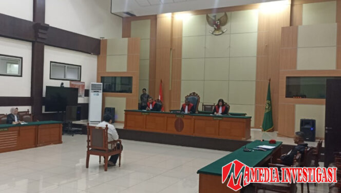 
					Anak Bos Roti Lindayes Divonis Sepuluh Bulan Penjara oleh Majelis Hakim PN Jakarta Timur