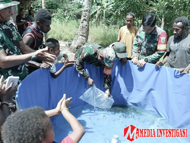 
					Satgas TMMD Kodim 1710/Mimika Berikan Bantuan Kolam dan Bibit Lele