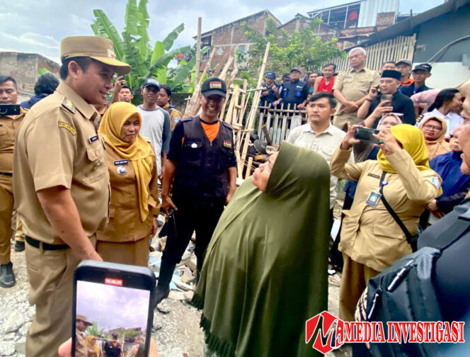 
					Wakil Wali Kota Bandung Tinjau Lokasi Longsor di Sukajadi, Tegaskan Penertiban Bangunan di Bantaran Sungai