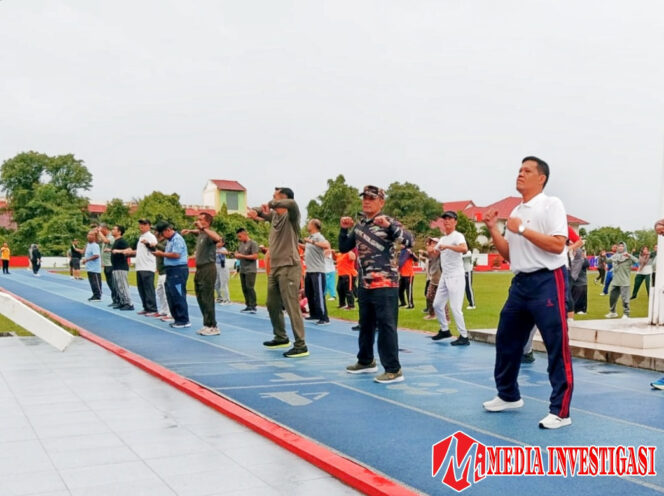 
					Pemerintah Kabupaten Tapanuli Tengah bersama Forkopimda Gelar Senam Sehat Jumat Pagi