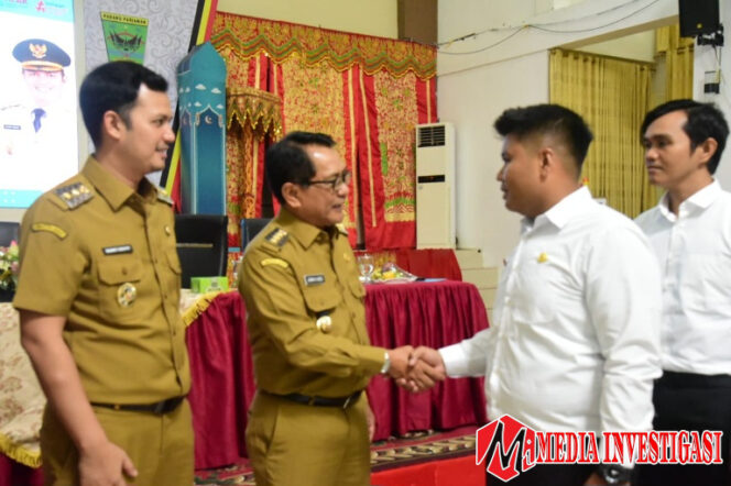 
					Bupati John Kenedy Azis Serahkan SK Pengangkatan 46 CPNS di Padang Pariaman 