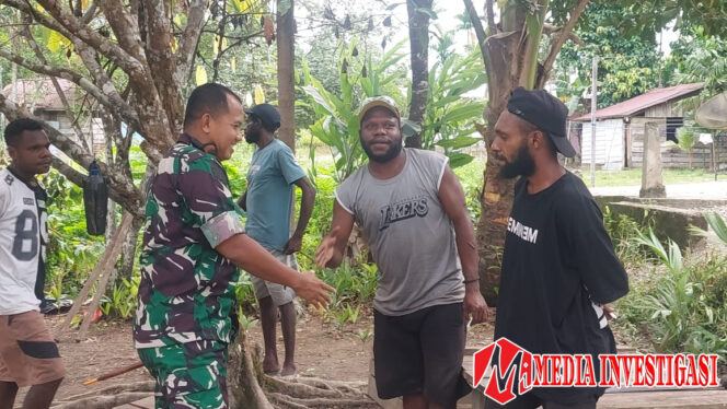 
					Dansatgas TMMD Bercengkrama Dengan Warga di Lokasi TMMD, Jalin Keakraban dan Tingkatkan Semangat Gotong Royong