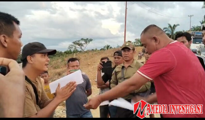 
					PT BRM Estate Sijunjung Diduga Akali Tuntutan Warga, Massa Robek Surat Pernyataan Sepihak
