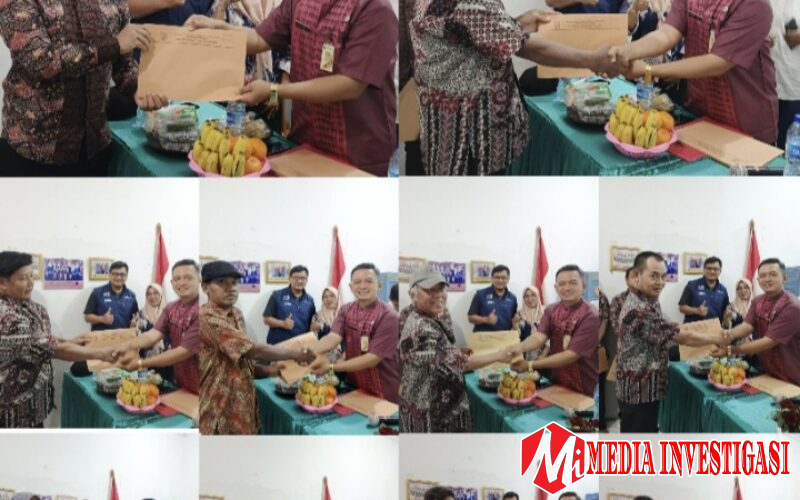 Serahkan SK untuk Ketua RT di RW.12, Lurah Pisangan Baru Berikan Nasihat: Tidak Semua Pelayanan Harus Dilayani