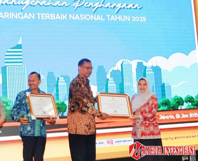 
					Dinilai Terbaik, Pemko Padang Raih Predikat Simpul Jaringan Terbaik Nasional dari ANRI