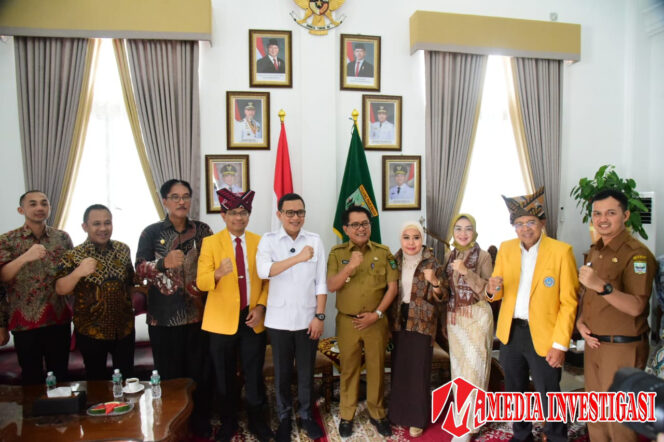 
					Datangkan Menteri P2MI ke Padang Pariaman, Bupati JKA Dorong Kerja Sama Segi Tiga dangan Kementerian dan UNP.