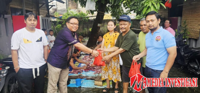 
					Berkah Idul Adha, PWI Jakarta Barat Bagikan Daging Kurban untuk Warga Cengkareng