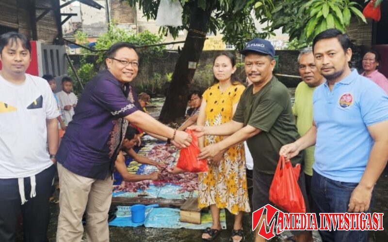 Berkah Idul Adha, PWI Jakarta Barat Bagikan Daging Kurban untuk Warga Cengkareng