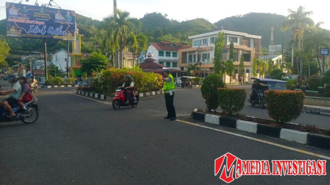 
					*Polres Sibolga Turunkan Patroli Oi Dusanak Sat Lantas Berikan Himbauan Tertib Lalu Lintas*