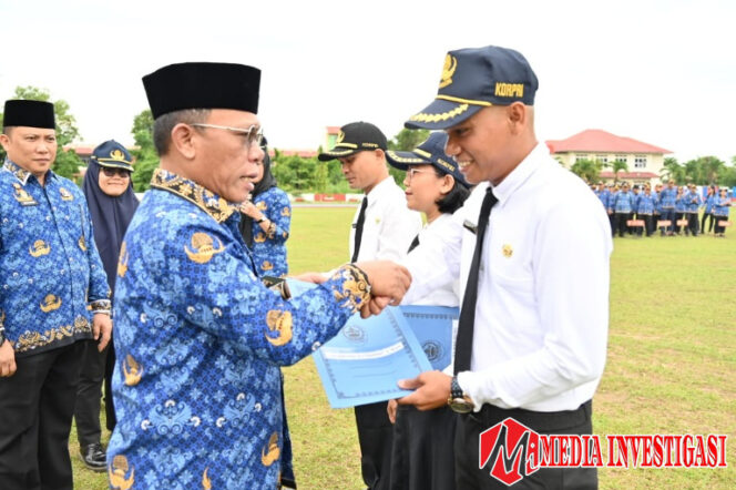 
					Apel Hari Kesadaran Nasional, Bupati Tapanuli Tengah Serahkan 386 SK PPPK Angkatan 2024