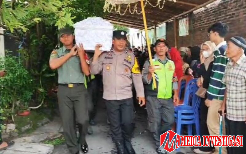 Sedihnya Warga, Sedihnya Babinsa: Serda Ichsan Takziah ke Rumah Duka