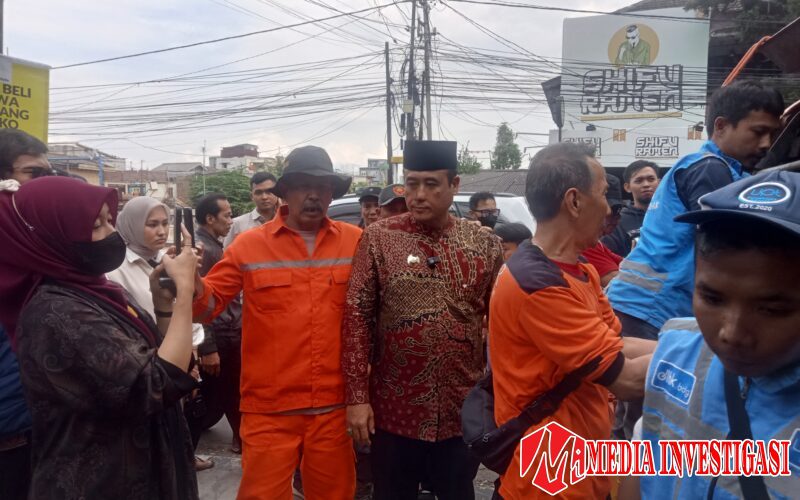 Wakil Wali Kota Bandung Pantau Kegiatan Kebersihan di Kelurahan Maleer