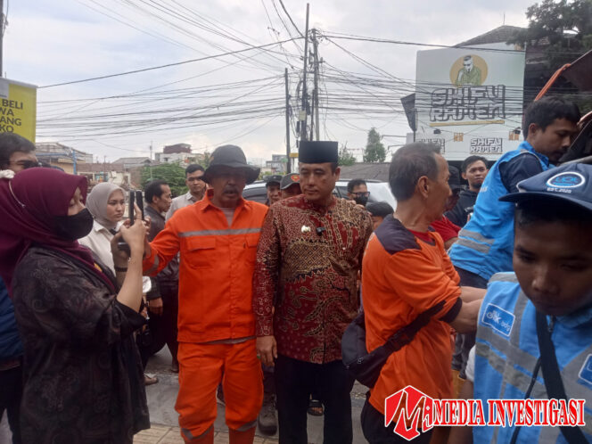 
					Wakil Wali Kota Bandung Pantau Kegiatan Kebersihan di Kelurahan Maleer
