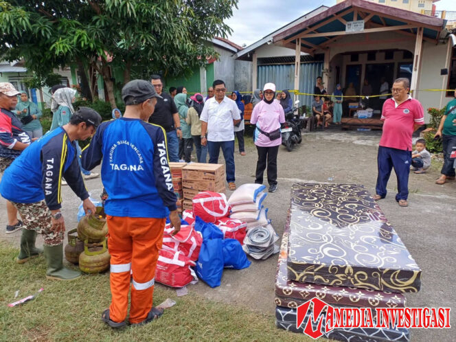 
					Tengah Malam Rumah Terbakar, Pagi Harinya Bantuan Pemko Padang Sudah Sampai