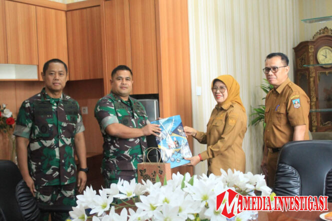 
					Silaturahmi Kodim 0310/SSD di Dharmasraya: Letkol Inf Reno Handoko Pamit, Letkol Czi Joko Stradona Resmi Disambut Wabup Leli Arni