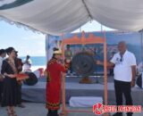 Pembukaan Kegiatan Surfing “Afulu Pro” Tahun 2025 Oleh Wamen Ketenagakerjaan Di Tandai Dengan Pemukulan Gong