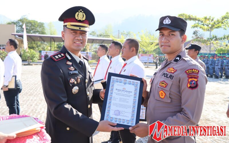 *Kapolres Tapanuli Tengah Beri Penghargaan Kepada Personel Berprestasi*